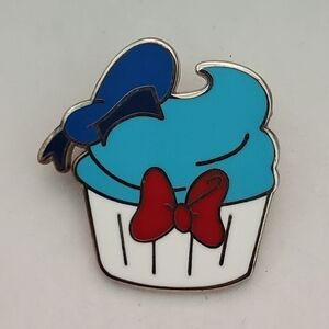 Disney Pin Trading HK Disneyland Donald Duck Character Cupcake Collection Pin